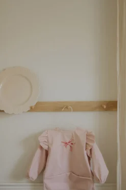 Långärmad Baby Bib Rosy Bow